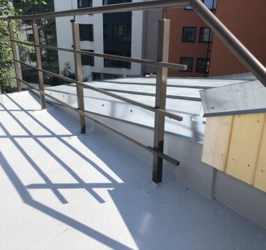 Rõdude remont ja renoveerimine Katuseterrassi ehituse lõppviimistlus vedelplastiga.