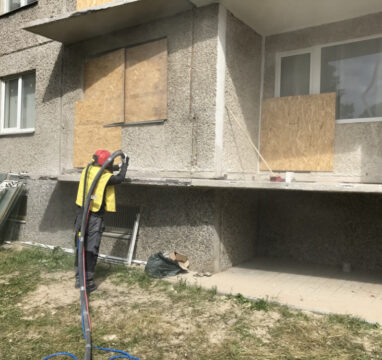 Rõdude remont ja renoveerimine Kortermaja renoveerimine. Rõdu armatuuri puhastamine liivapritsiga.