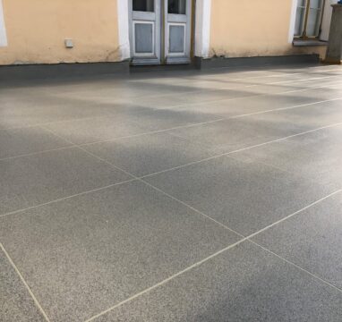 Rõdude remont ja renoveerimine Vihula Mõisa katuseterrassi ehitus. Plaaditud terrass peale tööde lõppu.