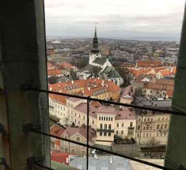 Niguliste kiriku tornist vaade Tallinnale